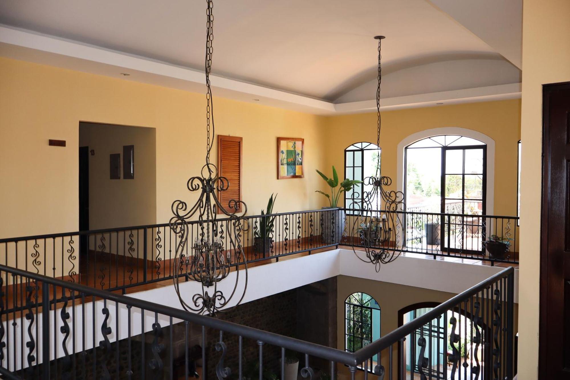 Hotel Leon Inn Extérieur photo